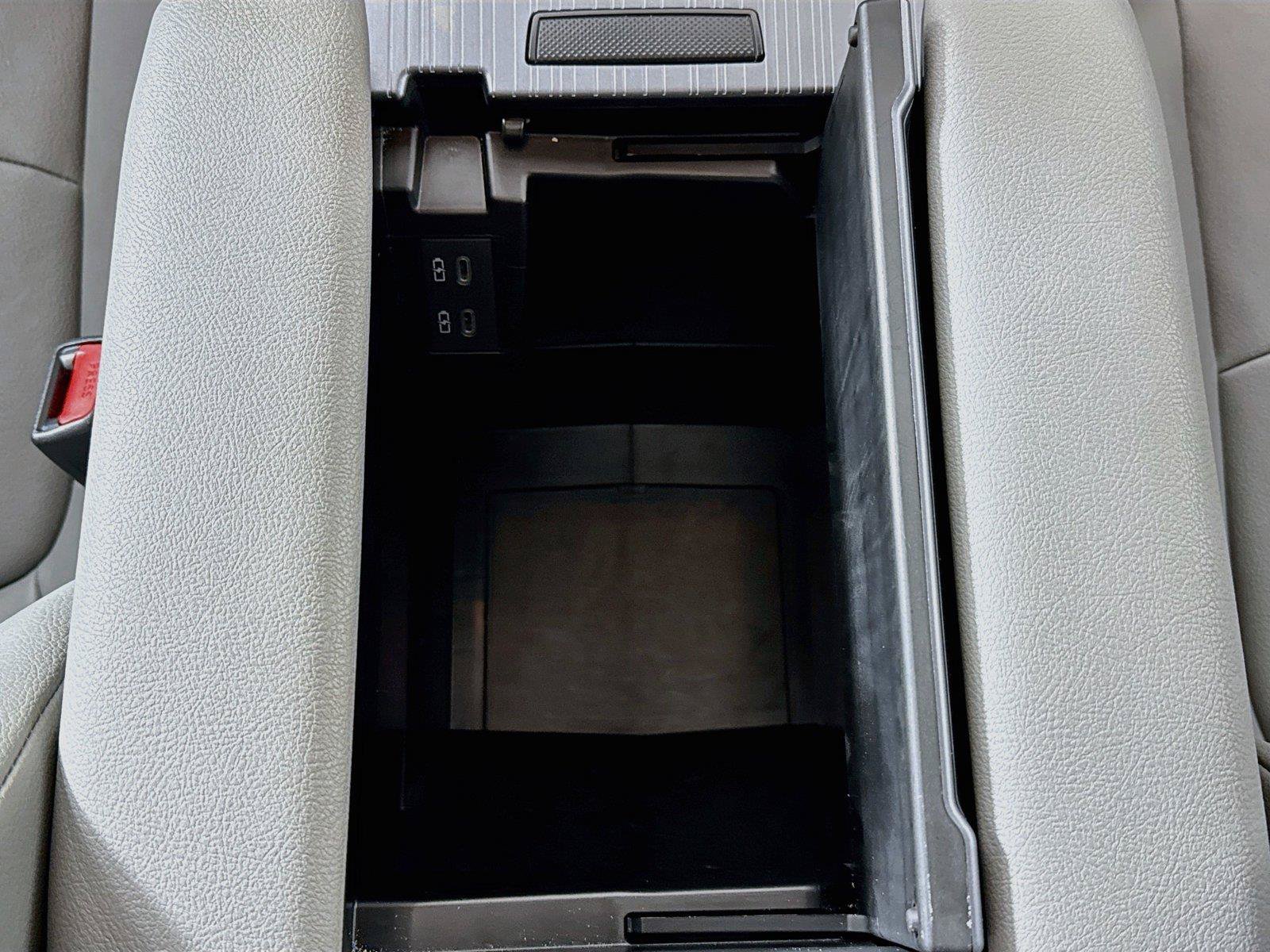 Certified 2025 Toyota Sienna XLE FWD image 34