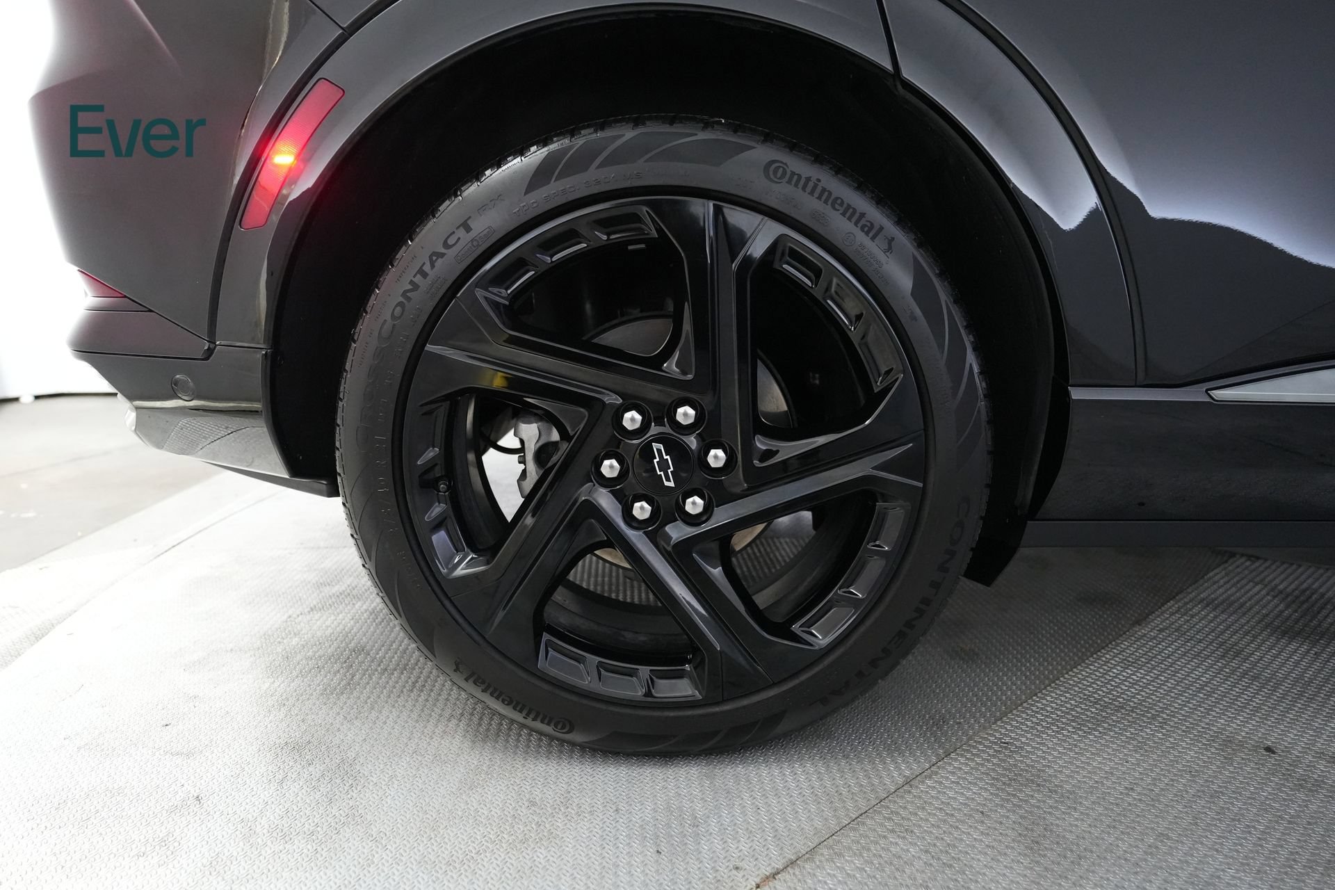 Used 2024 Chevrolet Equinox EV RS FWD image 22