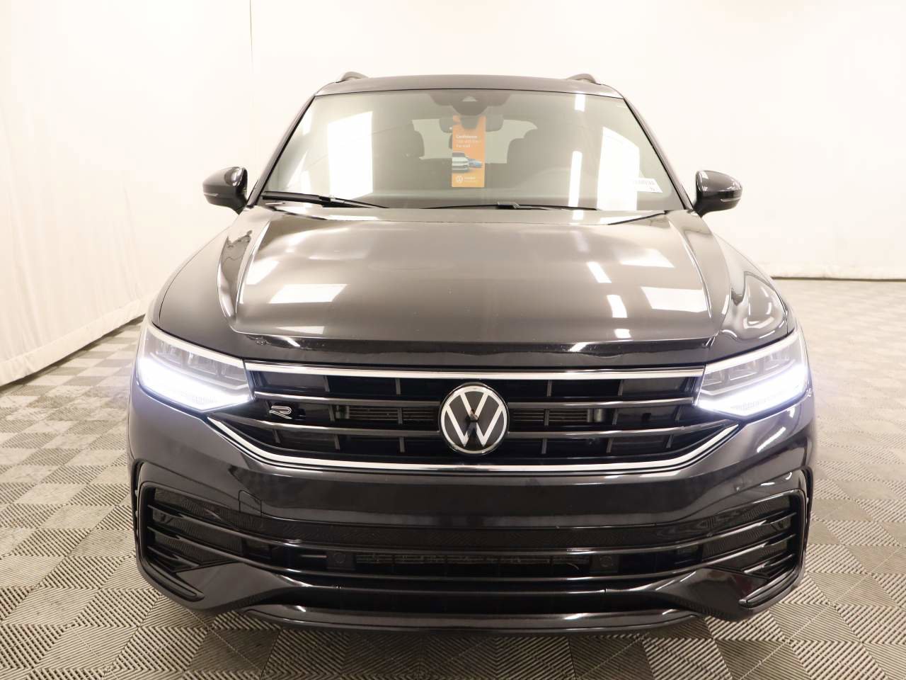 Certified 2024 Volkswagen Tiguan SE R-Line image 5