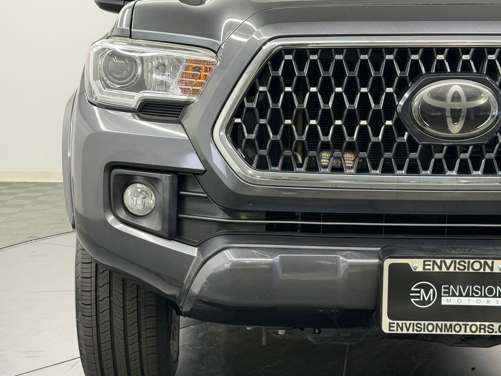 Used 2018 Toyota Tacoma TRD Sport w/ Technology Package RWD image 9