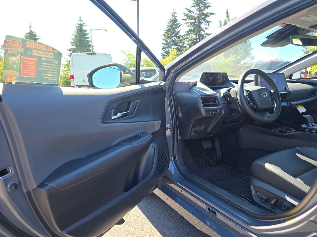 Used 2024 Toyota Prius XLE AWD/4WD image 55