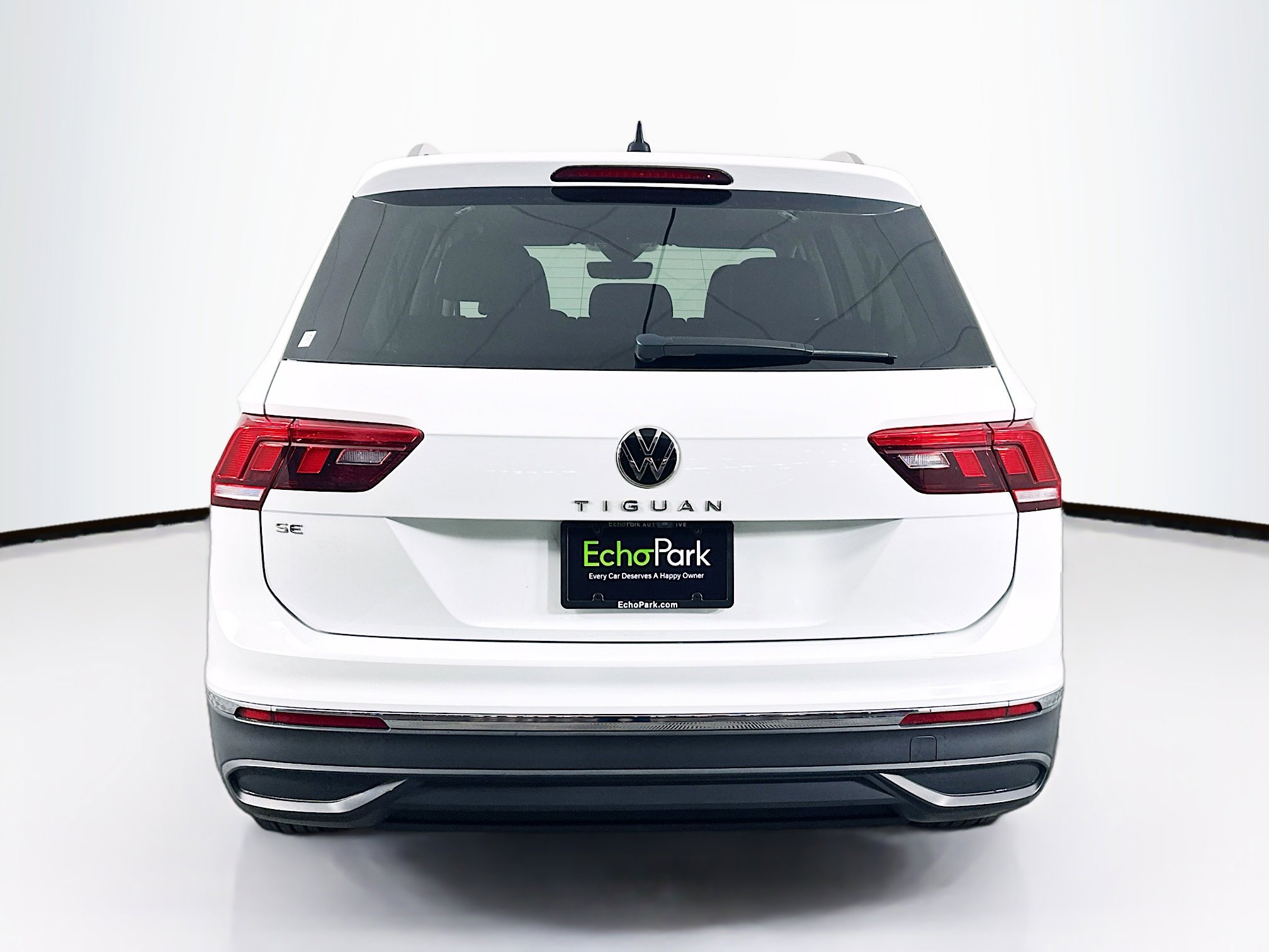 Used 2022 Volkswagen Tiguan SE w/ Panoramic Sunroof Package FWD image 7