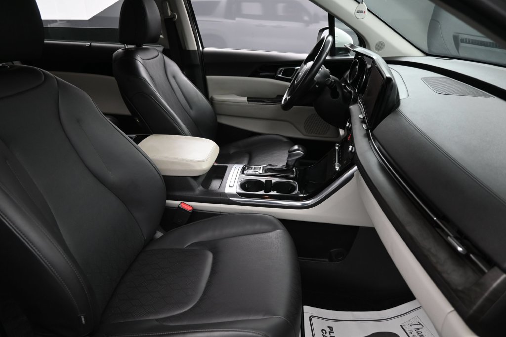 Used 2024 Kia Carnival EX FWD image 34