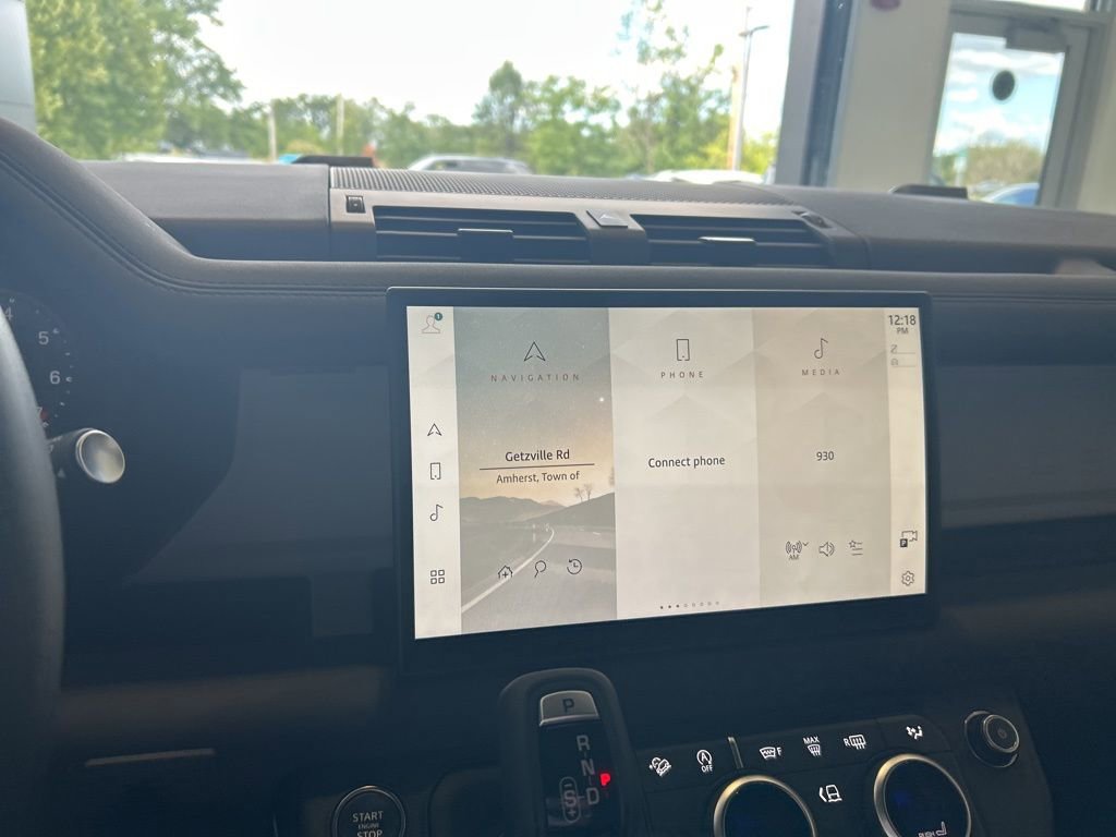 Used 2025 Land Rover Defender 110 S image 8