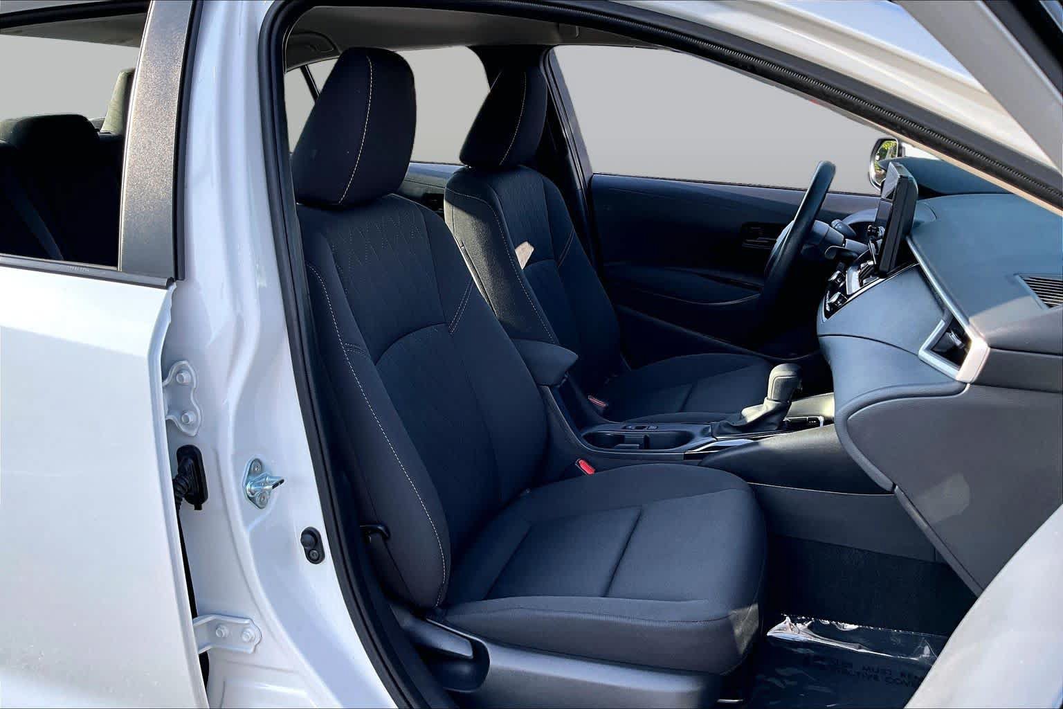 Used 2025 Toyota Corolla LE FWD image 9