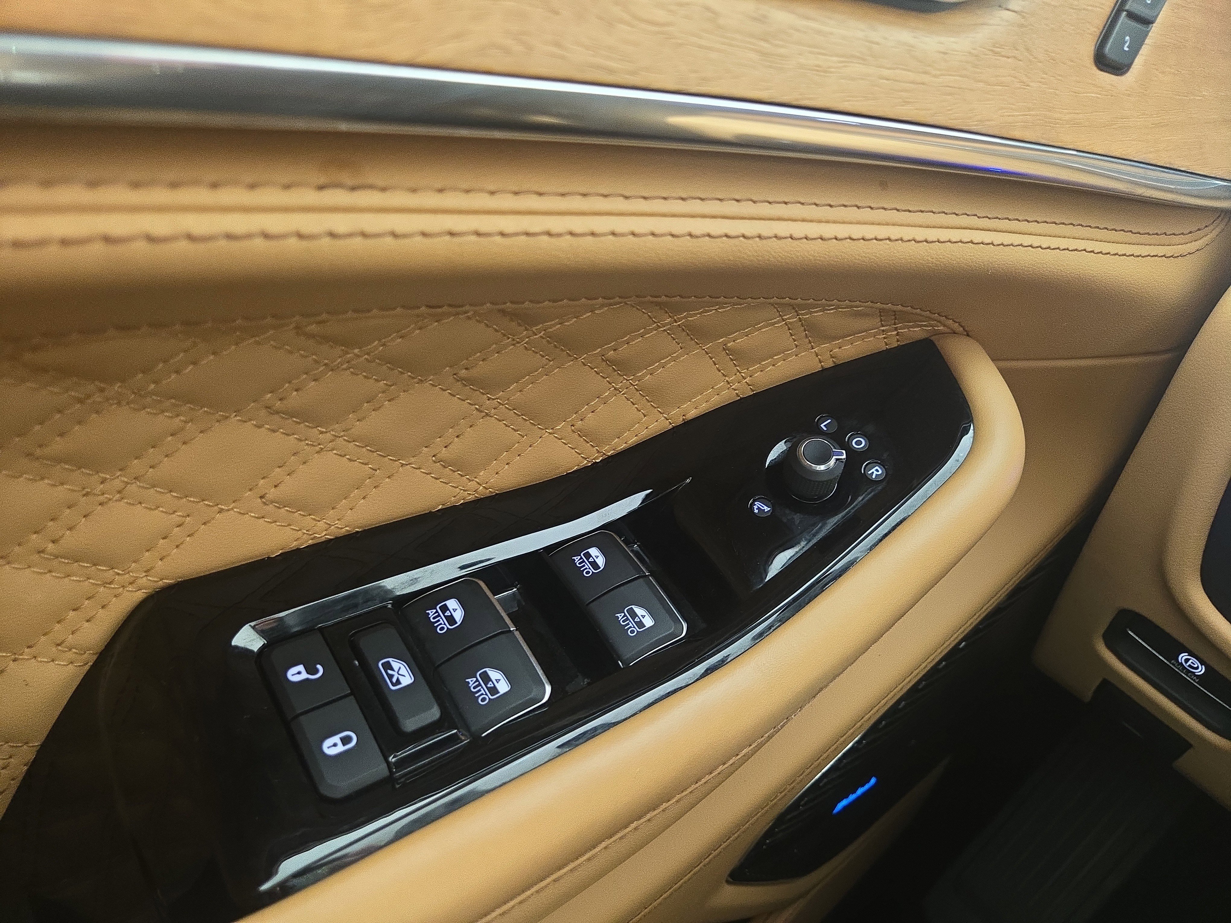 Used 2024 Jeep Grand Cherokee Summit AWD/4WD image 33