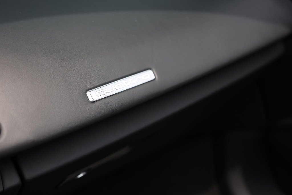 Used 2018 Audi R8 V10 plus w/ Full Leather Package image 59