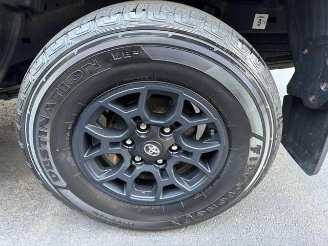 Used 2021 Toyota Tacoma SR5 AWD/4WD image 24