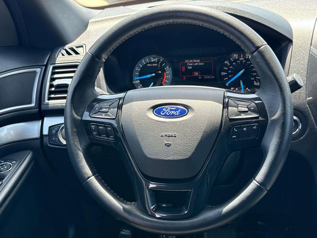 Used 2017 Ford Explorer XLT FWD image 15