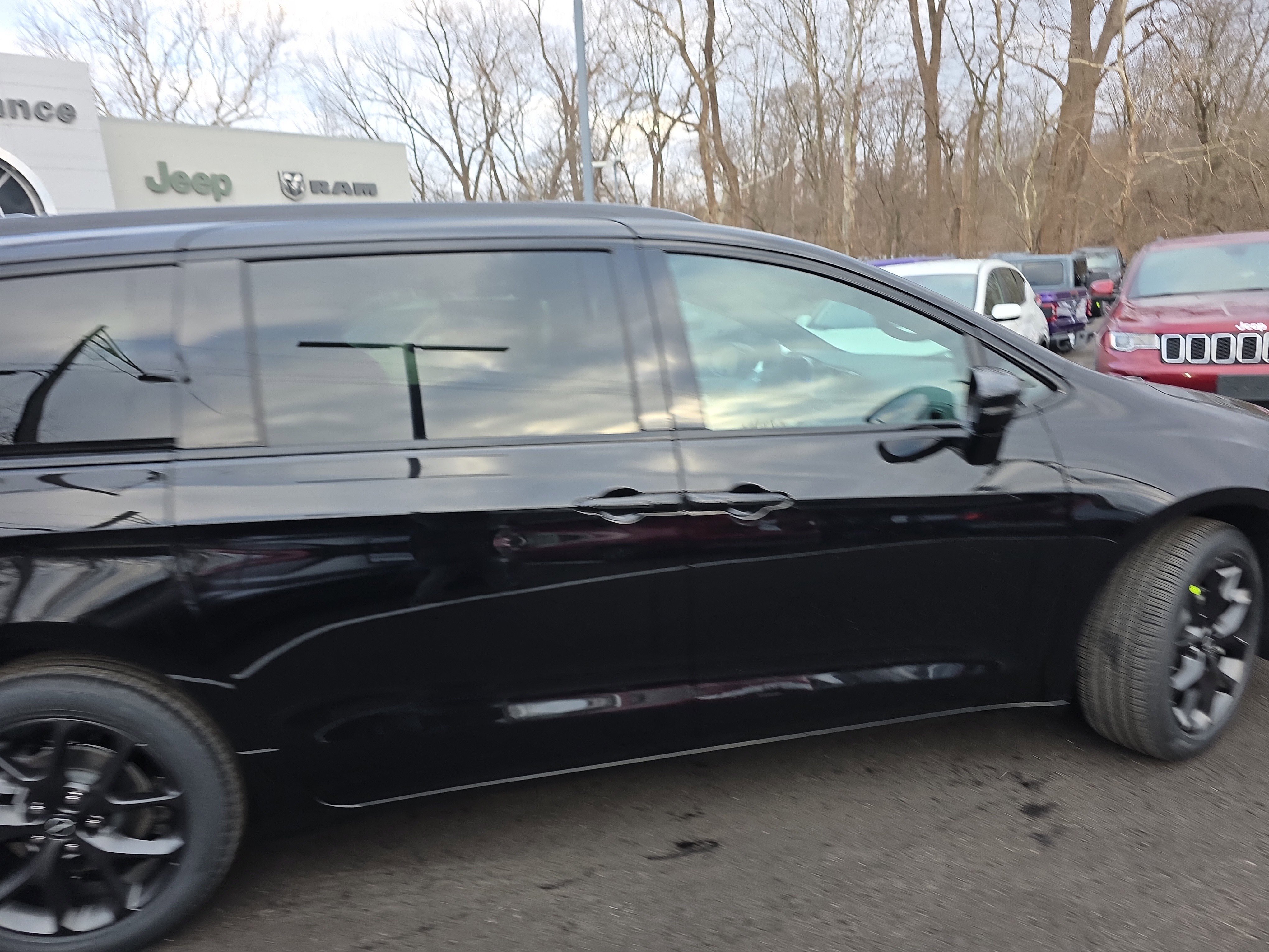 New 2026 Chrysler Pacifica Select image 23