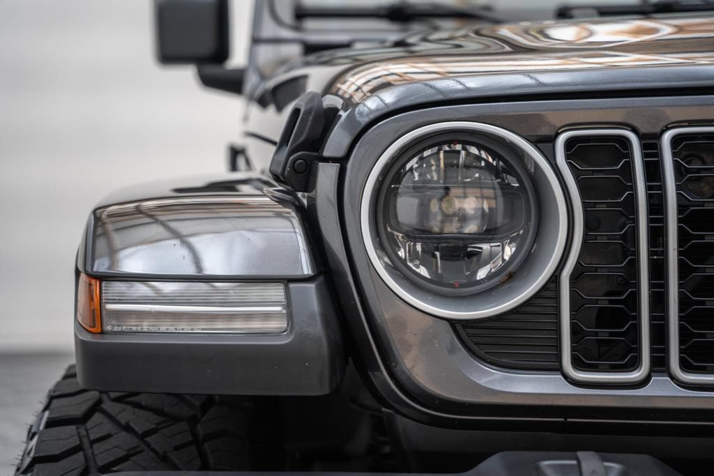 Used 2024 Jeep Wrangler Unlimited Sahara w/ Technology Group AWD/4WD image 14