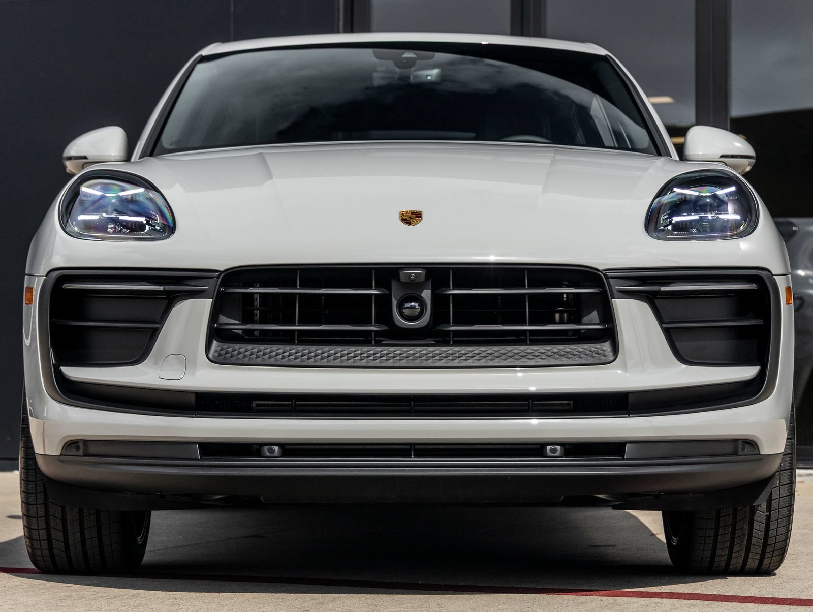 Certified 2026 Porsche Macan AWD/4WD image 8