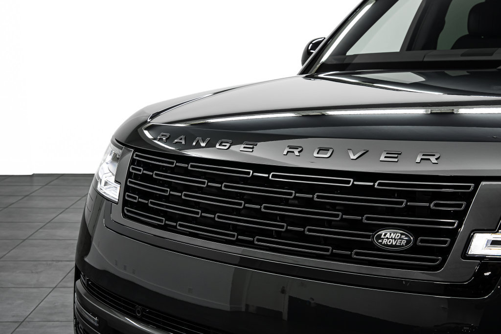 Used 2025 Land Rover Range Rover Long Wheelbase SE AWD/4WD image 9