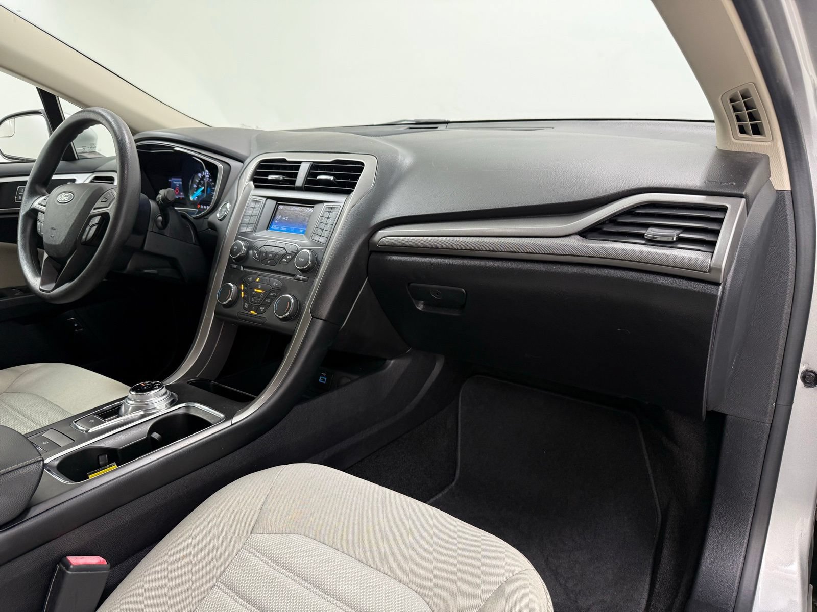 Used 2018 Ford Fusion S FWD image 29