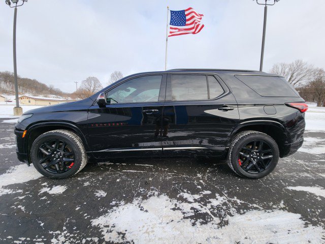 Used 2022 Chevrolet Traverse Premier w/ Redline Edition image 2