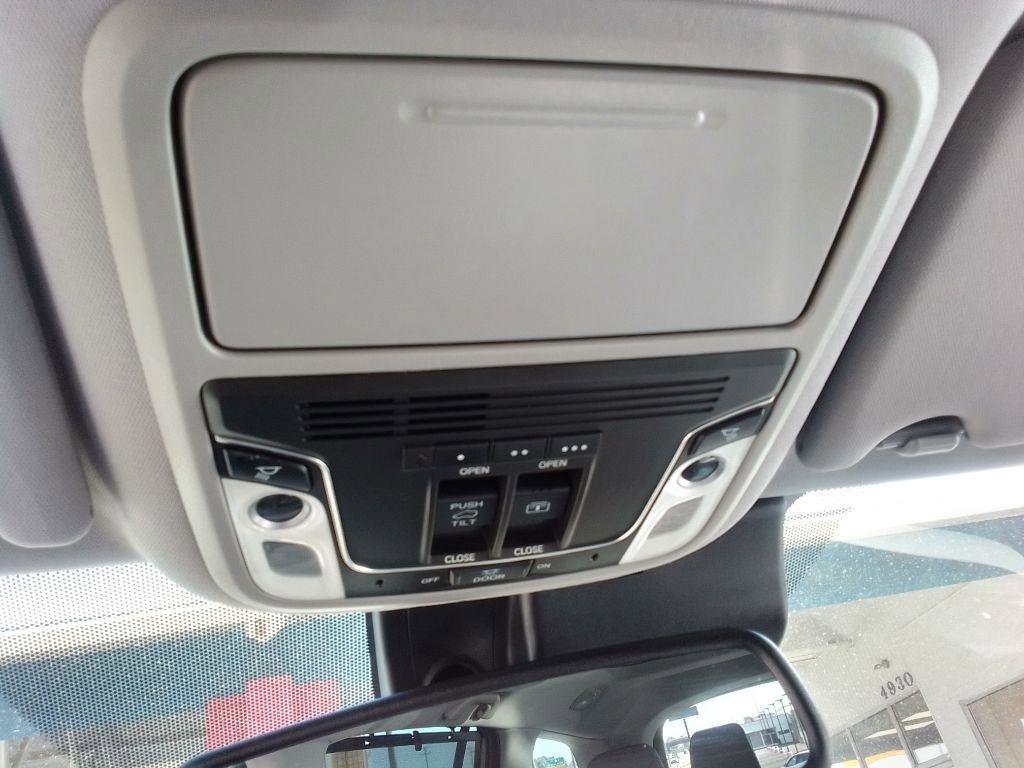 Used 2017 Honda Pilot Elite image 12