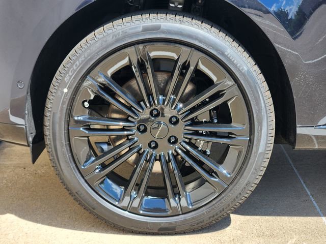 New 2026 Land Rover Range Rover Long Wheelbase SE image 7