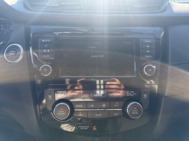 Used 2018 Nissan Rogue SV AWD/4WD image 16