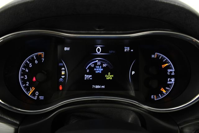 Used 2022 Jeep Grand Cherokee Laredo X image 12