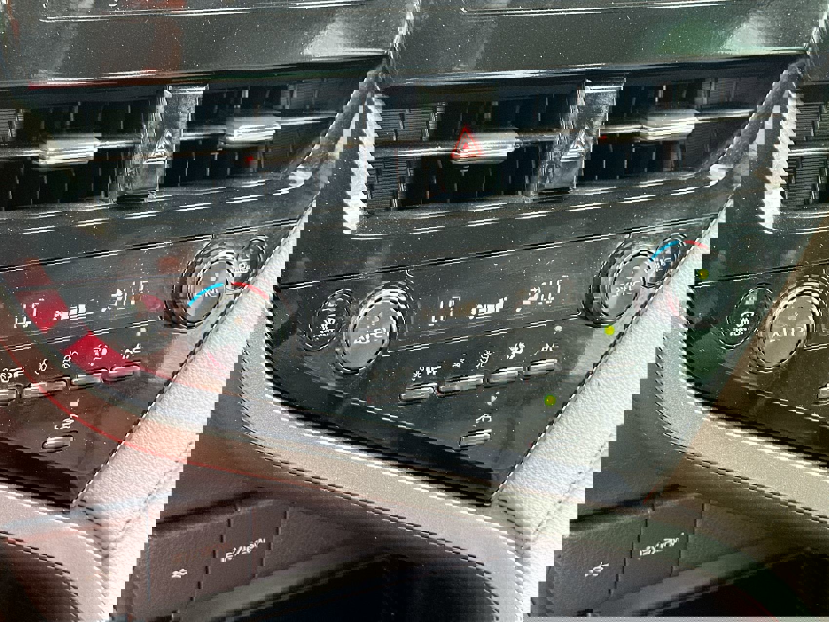 Used 2023 Toyota Camry SE image 10