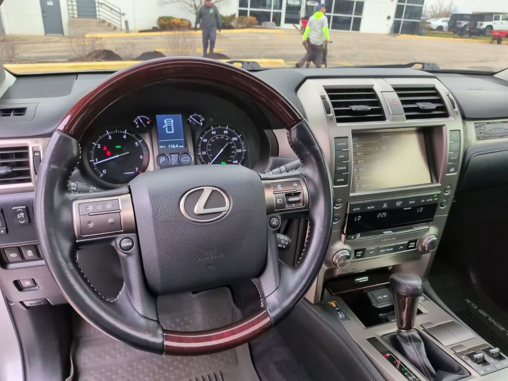 Used 2019 Lexus GX 460 Premium image 32