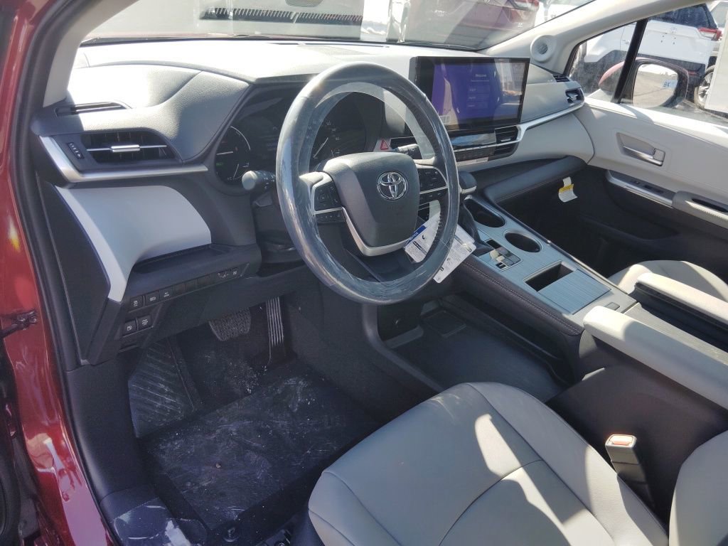 New 2026 Toyota Sienna XLE image 6