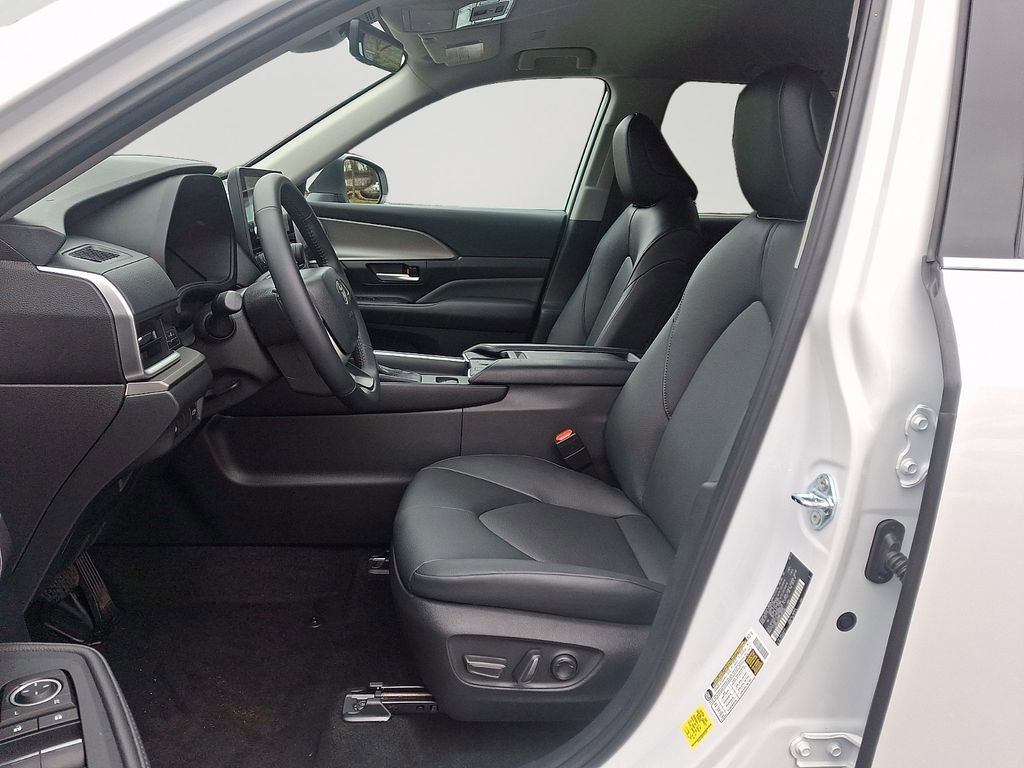 Used 2026 Toyota Grand Highlander LE image 14