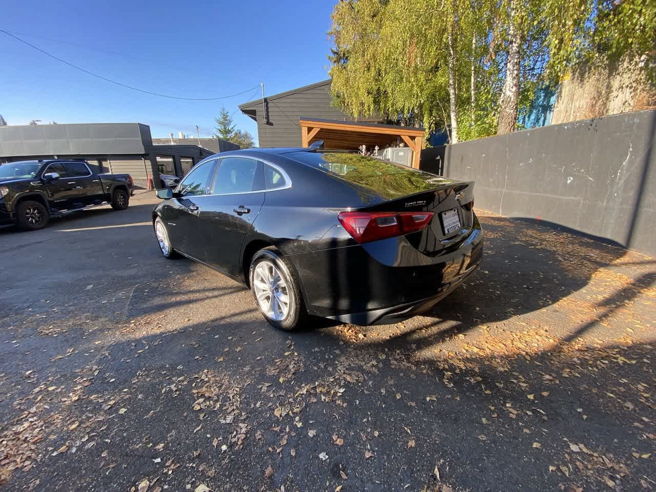 Used 2025 Chevrolet Malibu LT FWD image 4