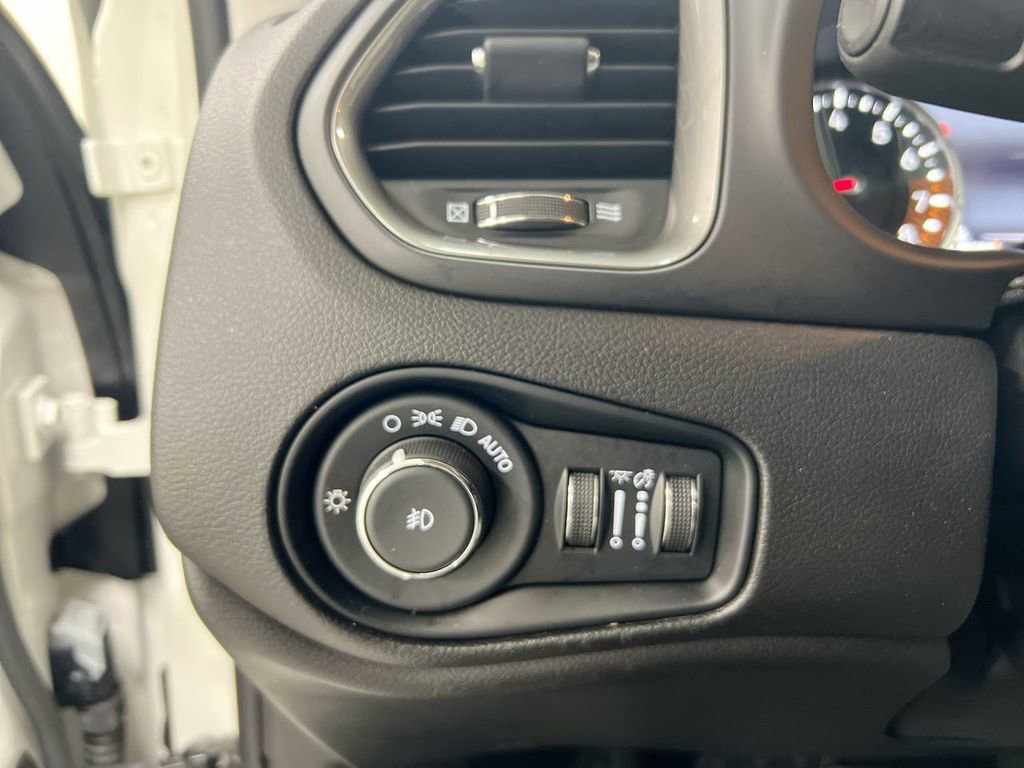 Used 2022 Jeep Renegade Latitude w/ Convenience Group image 18