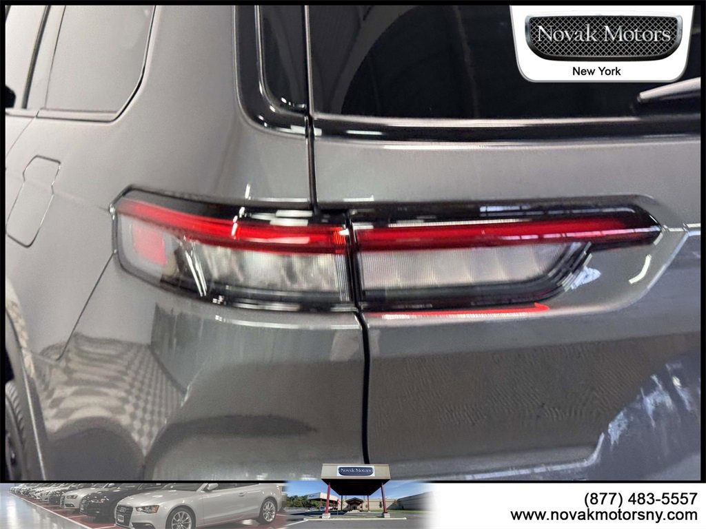 Used 2022 Jeep Grand Cherokee L Limited w/ Black Appearance Package image 8