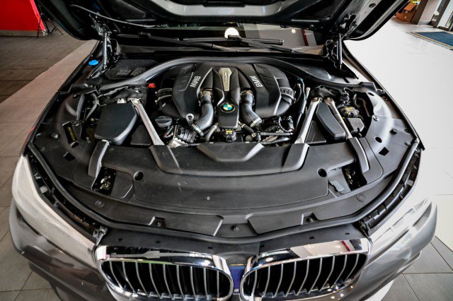 Used 2019 BMW 750i xDrive w/ M Sport Package AWD/4WD image 45