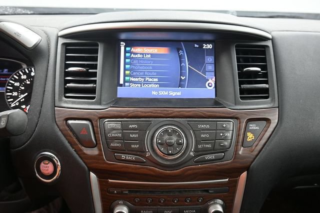 Used 2017 Nissan Pathfinder Platinum w/ Family Entertainment Package AWD/4WD image 11