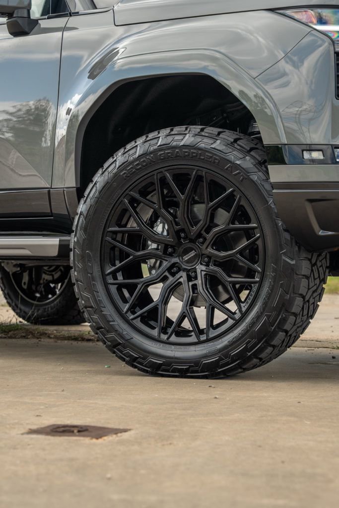 Used 2026 Lexus GX 550 w/ Accessory Package (2T) image 13