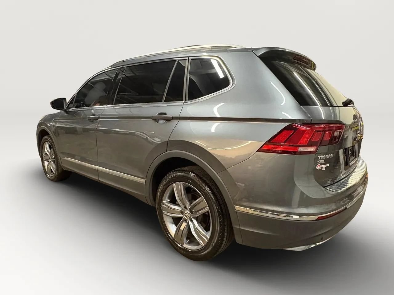 Used 2020 Volkswagen Tiguan SEL AWD/4WD image 7