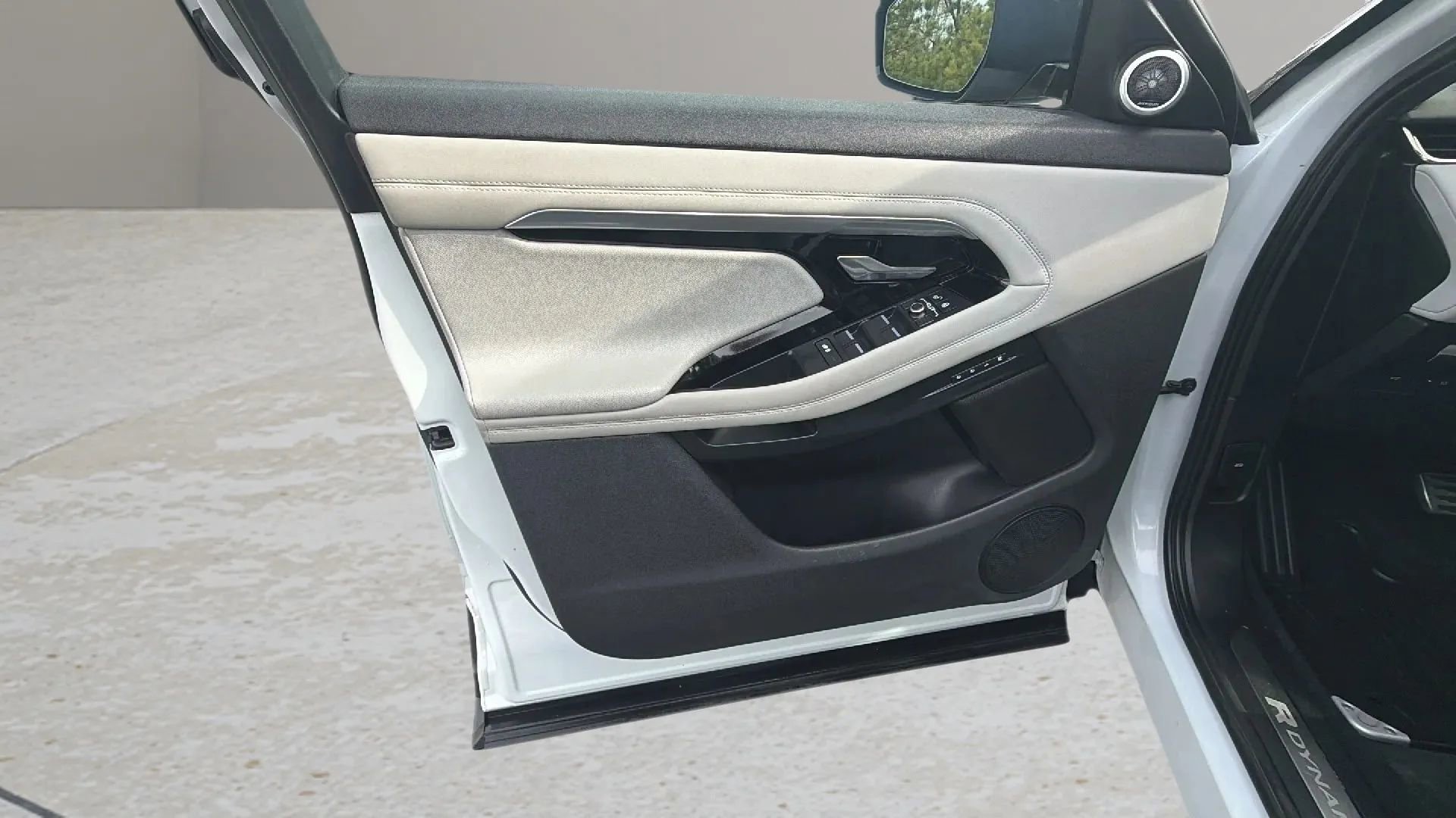 Used 2020 Land Rover Range Rover Evoque R-Dynamic S image 47