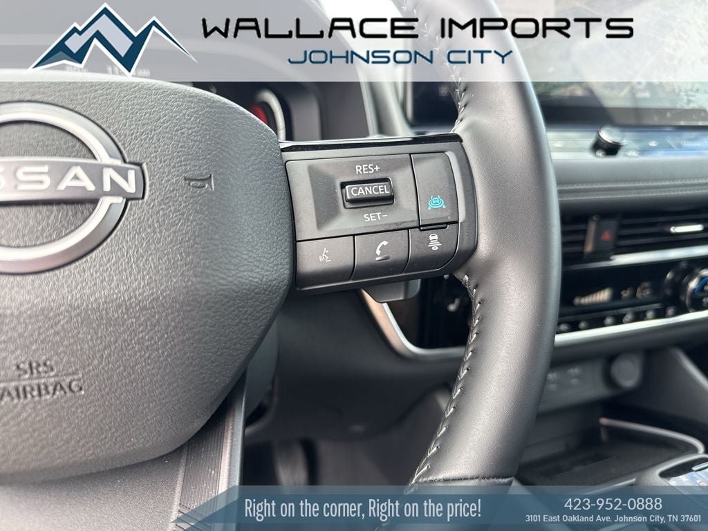 Used 2025 Nissan Rogue SL AWD/4WD image 30