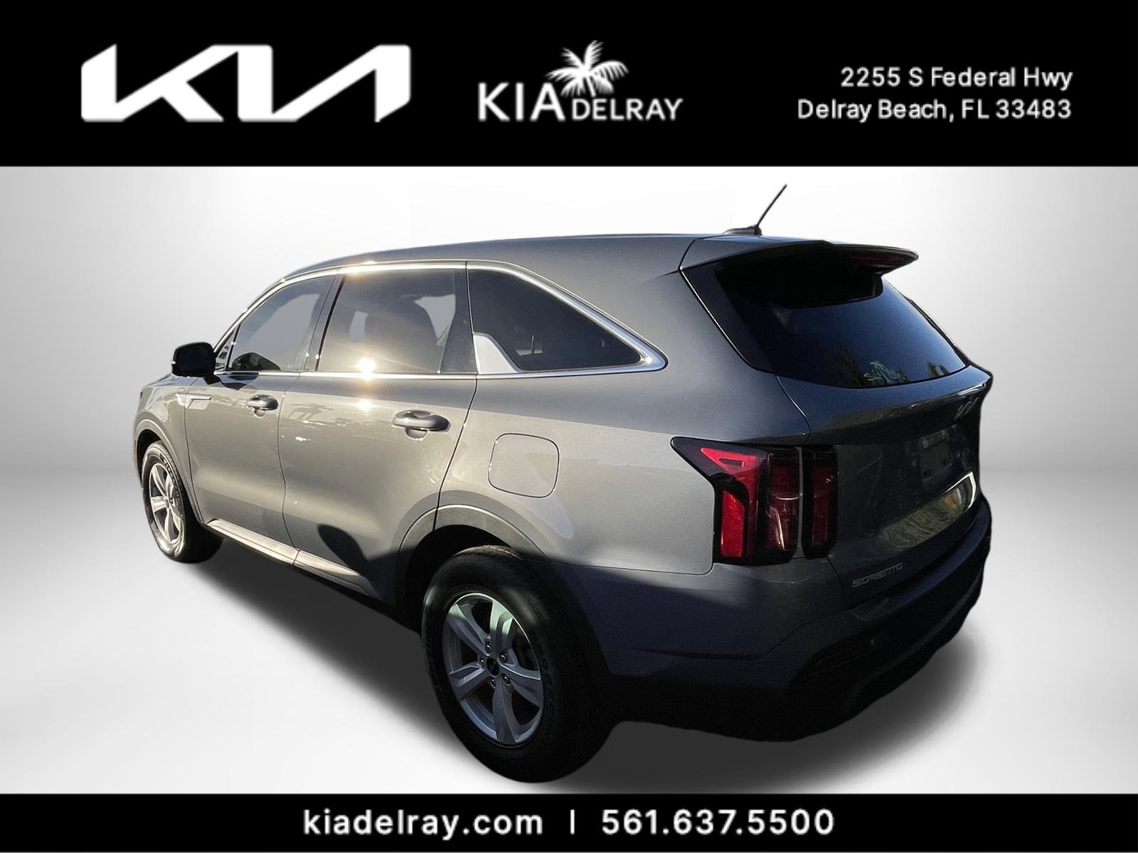 Used 2023 Kia Sorento LX image 3