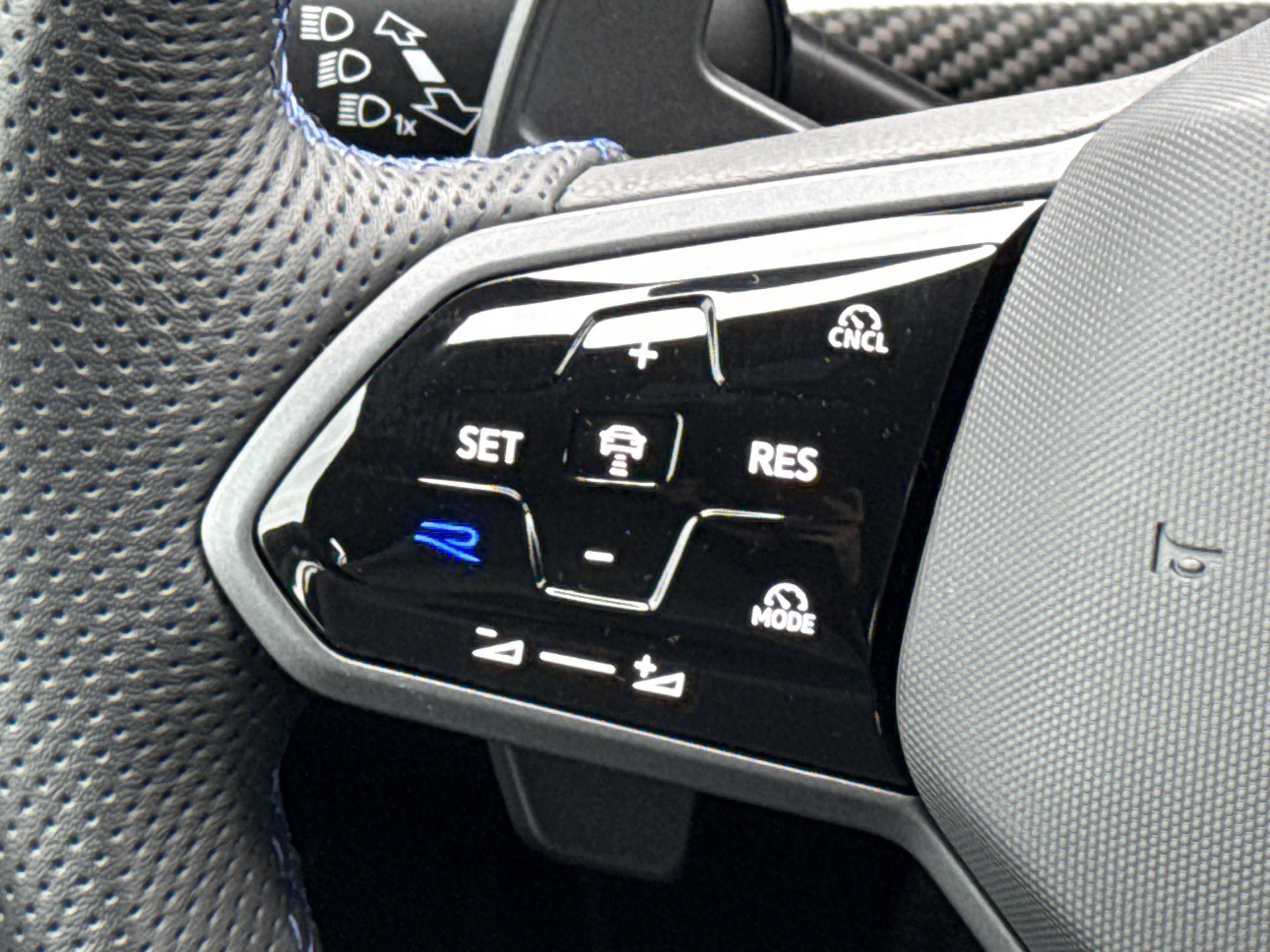 Used 2025 Volkswagen Golf R Black Edition image 19