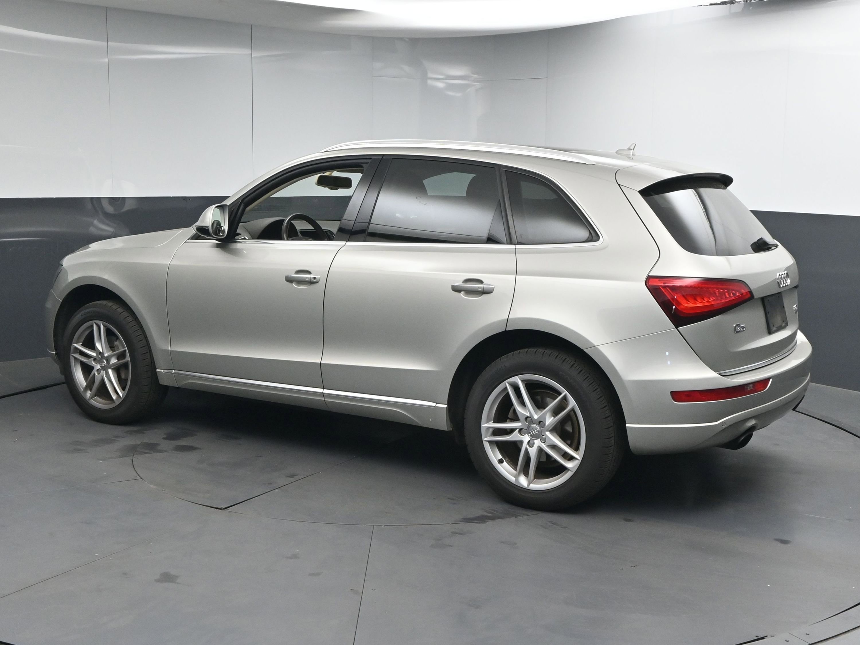 Used 2016 Audi Q5 2.0T Premium Plus w/ Technology Package image 6