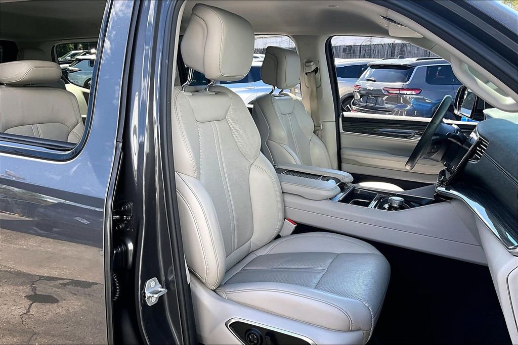 Used 2022 Jeep Wagoneer Series III w/ Flexible Seating Group RWD image 30
