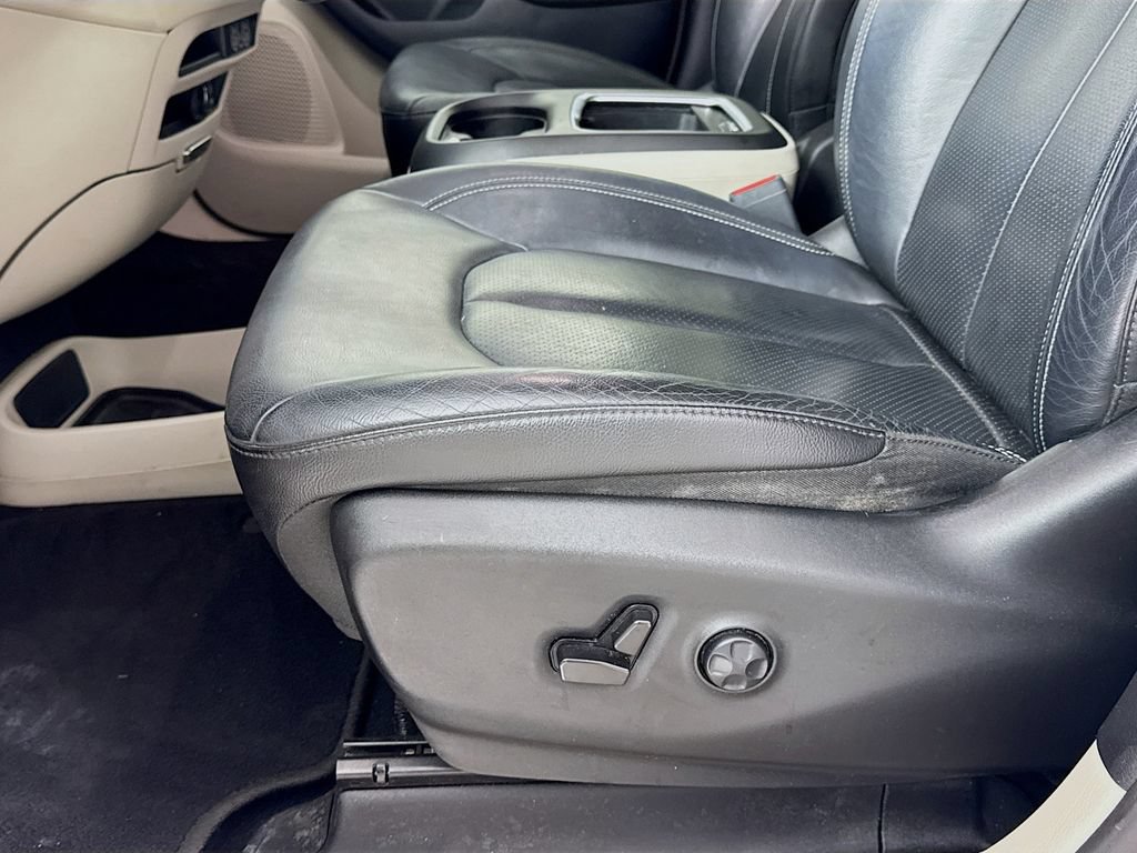 Used 2022 Chrysler Pacifica Touring-L FWD image 23