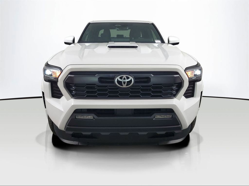 Used 2025 Toyota Tacoma TRD Sport AWD/4WD image 2