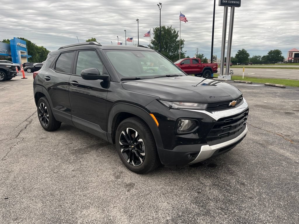 Used 2023 Chevrolet TrailBlazer LT w/ Convenience Package FWD image 2