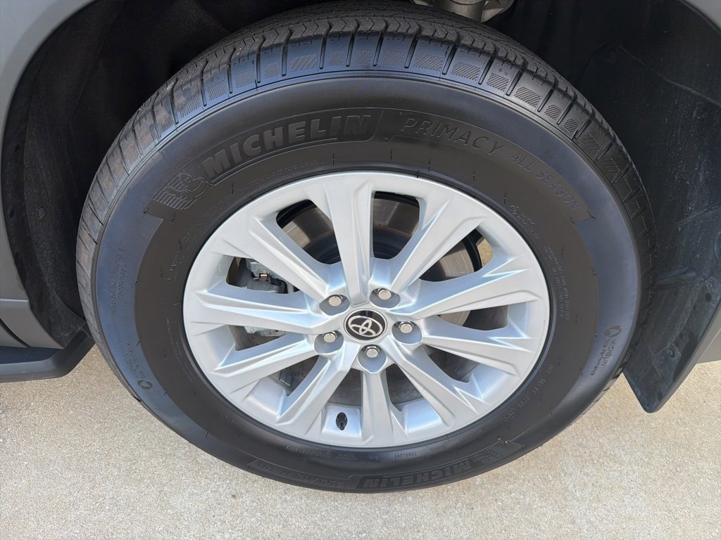 Used 2024 Toyota Grand Highlander XLE image 12