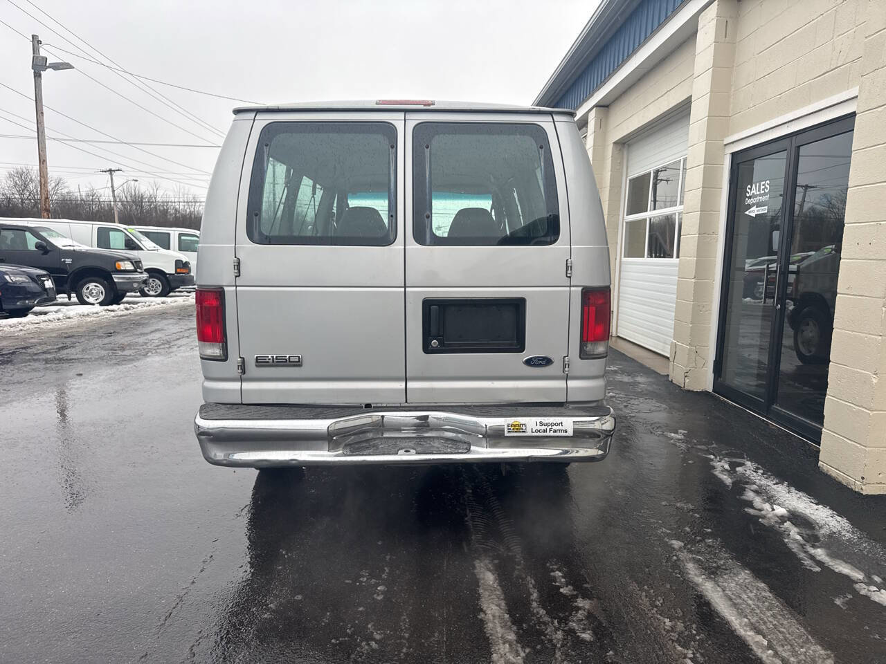 Used 2007 Ford E-150 and Econoline 150 Wagon RWD image 6