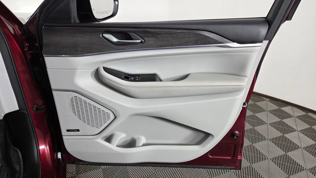 Used 2023 Jeep Grand Cherokee L Overland image 36