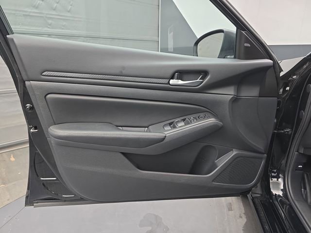 Used 2025 Nissan Altima 2.5 SV image 25