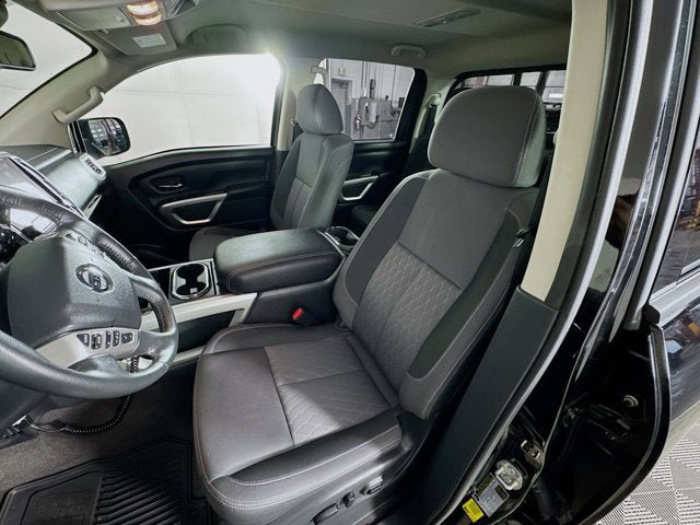 Used 2021 Nissan Titan SV w/ SV Convenience Package AWD/4WD image 14
