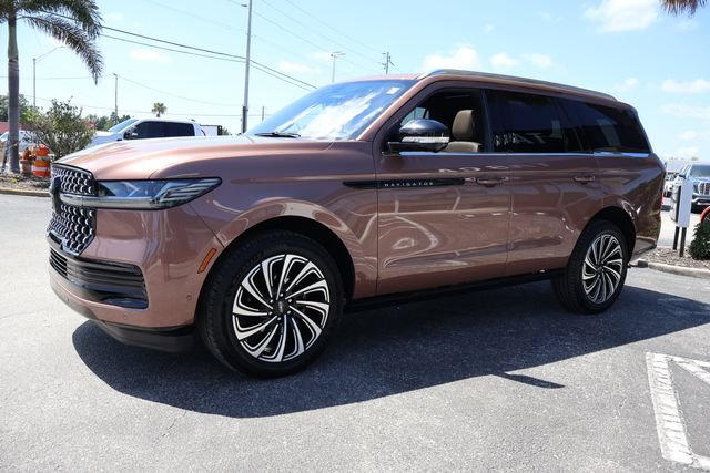 Used 2025 Lincoln Navigator Black Label AWD/4WD image 3