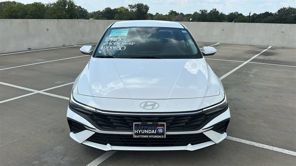 Used 2026 Hyundai Elantra SE FWD image 7
